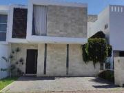 VENTA, El Refugio Casa a pie de calle con 3 recamaras y...