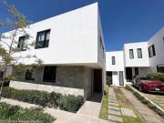 VENTA, El Refugio. Casa con jardín privado, área de TV,...