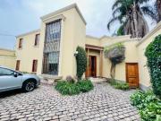 Venta elegante casa en Urb. Camacho, La Molina