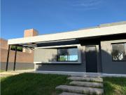 VENTA EN B° LAS CAÑITAS CASA A ESTRENAR 3 DORMITORIOS...