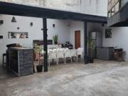 VENTA EN BLOCK CASA CON 2 DEPARTAMENTOS, COCHERA Y LOCAL...