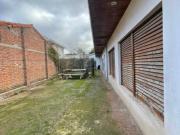 Venta en Blok. Casa mas departamento mas quincho. APTO...