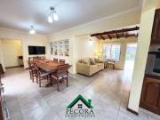 Venta en bloque Casa con locales Lambertucci Belen de...