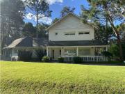 Venta en Carilo Chalet de Categoria con Piscina y Jacuzzi