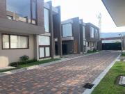Venta en Cumbayá Casa dos plantas sector Santa Ines 151m2