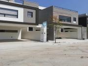 venta en cumbres 3 niveles frente a parque