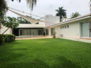 VENTA EN EL CLUB DE GOLF LA CEIBA HERMOSA CASA DE UN PISO