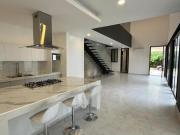 Venta en Yucatan Country Club de Casa cerca Colegio...