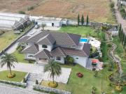 Venta Espectacular Casa con Piscina y amplias áreas...