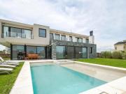 VENTA Espectacular casa de 6 amb en Lagos de Canning