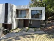 Venta espectacular casa en fracc privado cerca de cotsco...