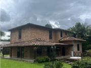 Venta espectacular casa en Llano grande parcelación Agua...