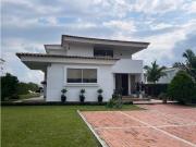 VENTA EXCELENTE CASA CAMPESTRE A PUERTA CERRADA...