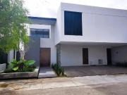 Venta Exclusiva: La Casa de Tus Sueños en el Norte de...