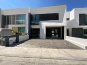Venta extraordinaria casa nueva con Roof Garden