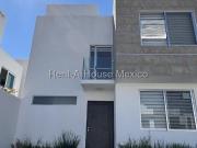 VENTA, Grand Juriquilla Casa con 3 recámaras,...