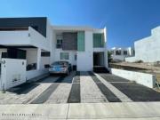 VENTA Grand Juriquilla. Casa de segunda mano con 3 recamaras