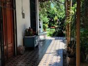 Venta Hermosa casa 3 ambientes con gran parque y cochera...
