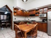 VENTA HERMOSA CASA 3 AMBIENTES VALENTIN ALSINA