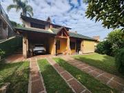 VENTA HERMOSA CASA CON PILETA Y VISTA