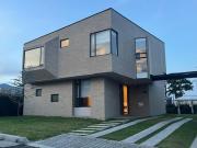 VENTA HERMOSA CASA CONDOMINIO PALO DE AGUA