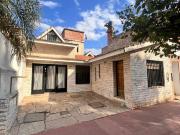 VENTA HERMOSA CASA DE 5 DORM CON PATIO Y GARAGE AMPLIOS...