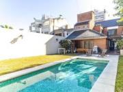 VENTA CASA DE CATEGORÍA EN VILLA DEVOTO CON COCHERA Y PILETA