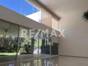 VENTA HERMOSA CASA JURICA REGENCY