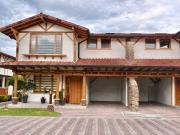 VENTA HERMOSA CASA NUEVA 3 DORMITORIOS ESTUDIO SALA DE...