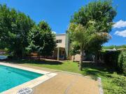 Venta hermosa quinta de 5 ambientes, Barrio parque La...