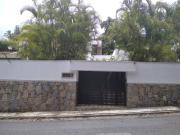 VENTA HERMOSA QUINTA EN LA URB. LA LAGUNITA RR