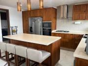 VENTA Hermosa y Moderna casa totalmente remodelada con...