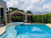 VENTA HERMOSISIMA CASA DENTRO DEL MEJOR CONDOMINIO DE...