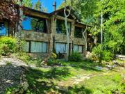 Venta impecable casa en exclusivo barrio Lomas Del...