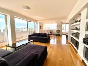 Venta Impecable piso alto en torre. 3 suites, balcón...