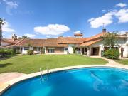 VENTA imponente casa triple lote pileta quincho cocheras...