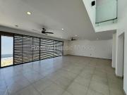 VENTA Jurica. Casa con área de TV, estudio, 3 recámaras