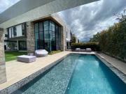 VENTA LINDA CASA CON PISCINA TUMBACO