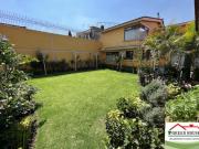 VENTA LINDA CASA DE UN NIVEL CON JARDÍN EN PEDREGAL DE...