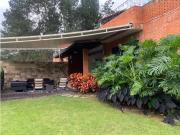 Venta.Lujoso apto con jardín y vista en La Lagunita...