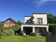 Venta Moderna casa de 5 ambientes con pileta, jardín y...