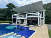 VENTA MODERNA FINCA EN SANTAFE DE ANTIOQUIA EN PARECELACION