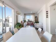 Venta. Moderno y luminoso departamento de 4 ambientes...