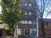 Venta monoambiente con patio y cochera dividido