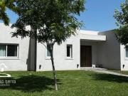 Venta o Alquiler Casa Barrio Santo Tomas, Pilar