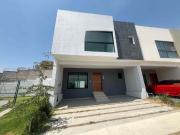 Venta o Renta, casa con Roof Garden coto Carrara,...