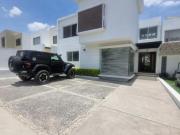 VENTA o RENTA de casa con 3 recamaras y estudio en...