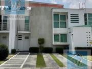 VENTA O RENTA DE CASA EN CONDOMINIO CON AMPLIOS ESPACIOS...