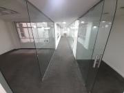 Venta Oficina + 2 cocheras + baulera en microcentr