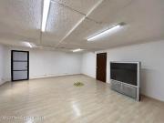 VENTA Oficina comercial dentro de plaza, 2 medios baños....